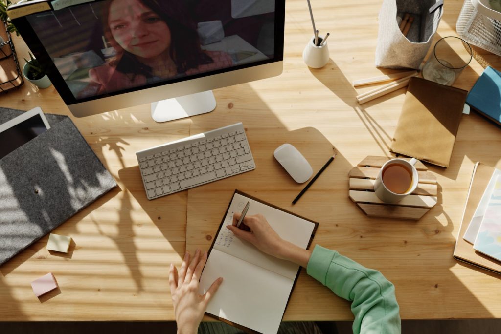PÓS-GRADUAÇÃO PRESENCIAL OU EAD? SAIBA COMO DECIDIR - BLOG IBCMED