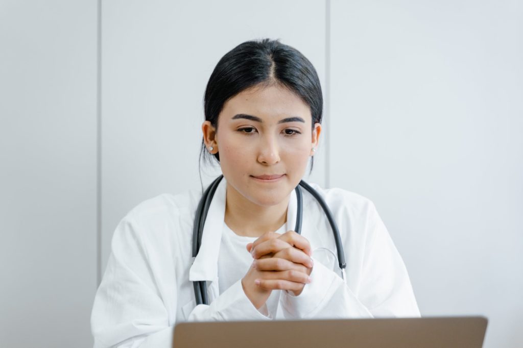 ENSINO HÍBRIDO: 3 VANTAGENS PARA MÉDICOS - BLOG IBCMED