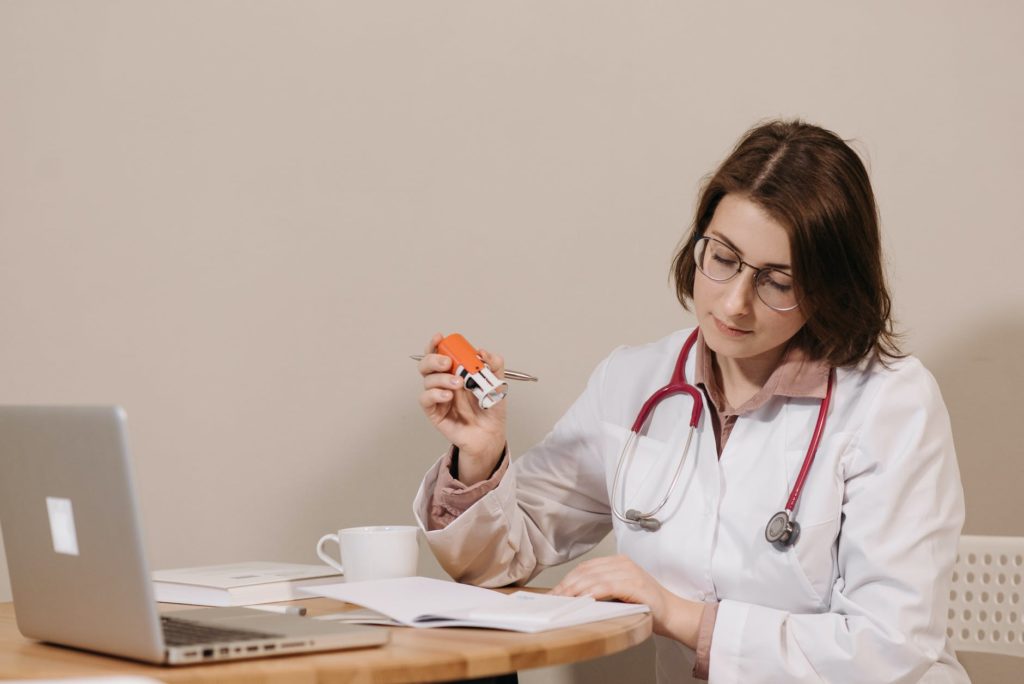 4 DICAS PARA DIMINUIR OS CUSTOS DO CONSULTÓRIO - BLOG IBCMED
