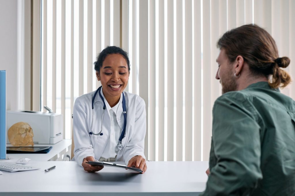 4 IDEIAS PARA MELHORAR A ADESÃO DOS PACIENTES AOS TRATAMENTOS - BLOG IBCMED