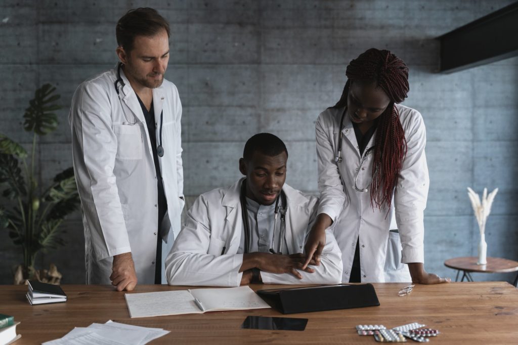 5 OPORTUNIDADES DE CURSOS PREPARATÓRIOS PARA MÉDICOS - BLOG IBCMED